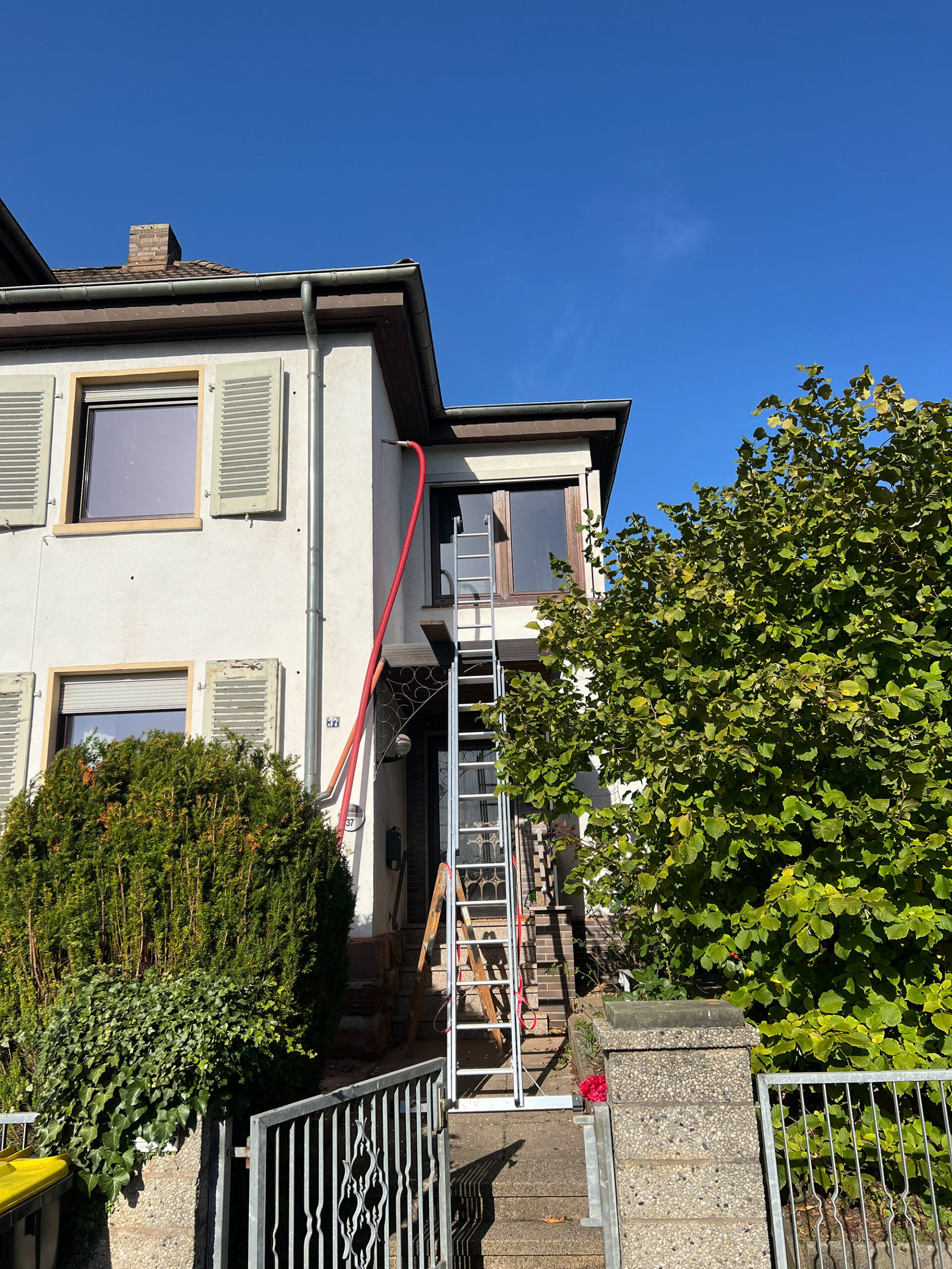 Dämmung einer Fassade mithilfe von Einblasdämmung Nieheim